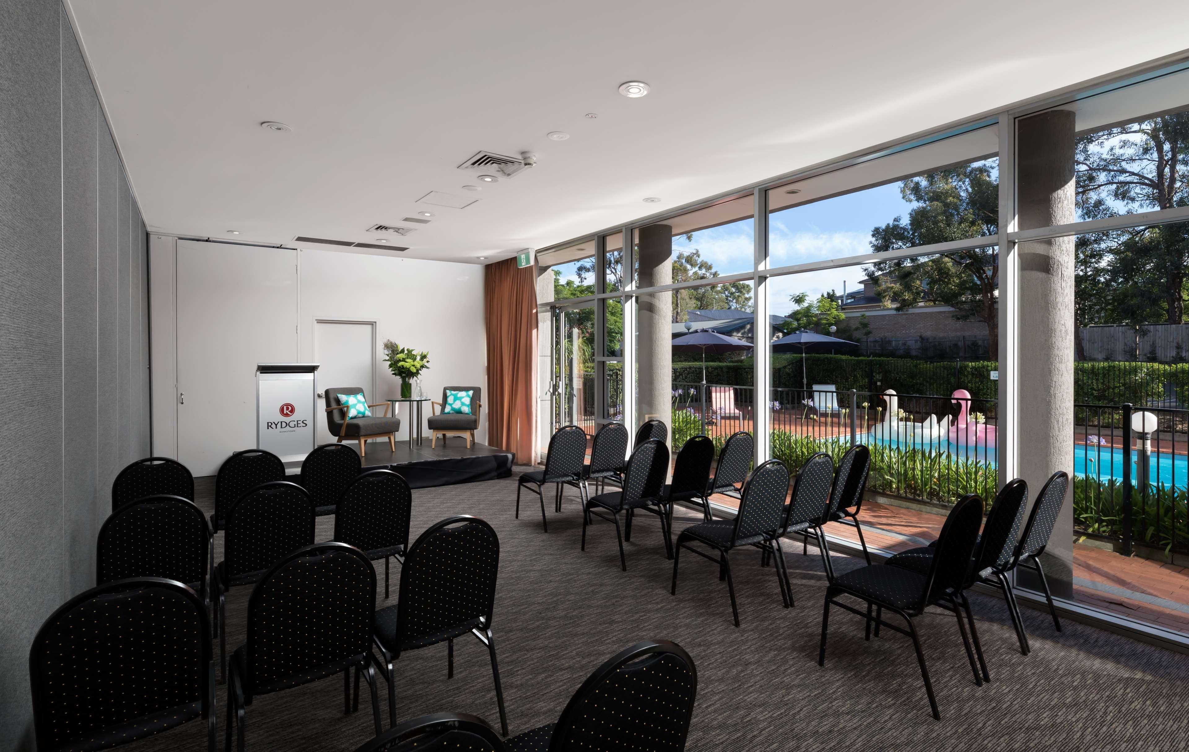 Rydges Bankstown Hotel Bagian luar foto