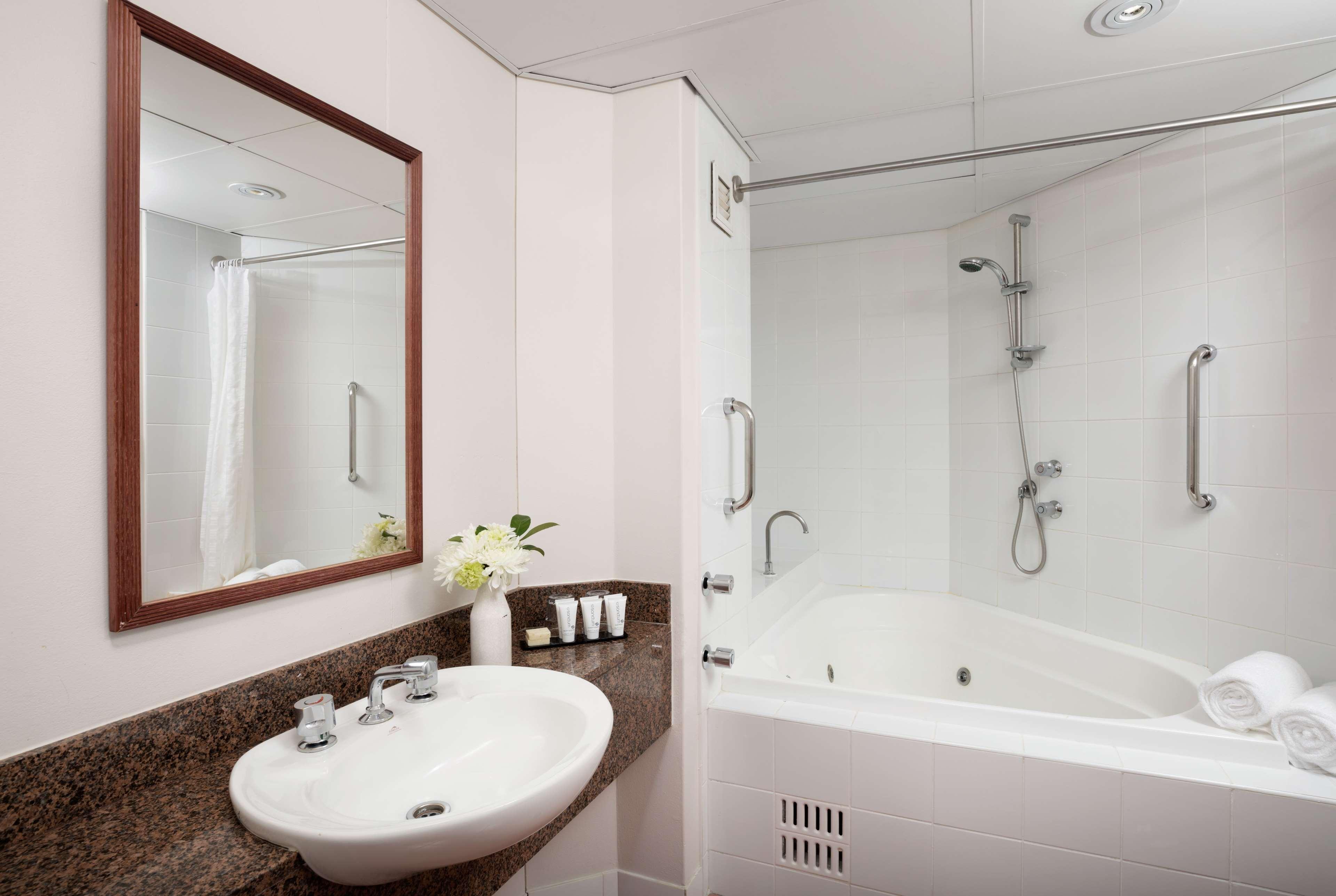 Rydges Bankstown Hotel Bagian luar foto