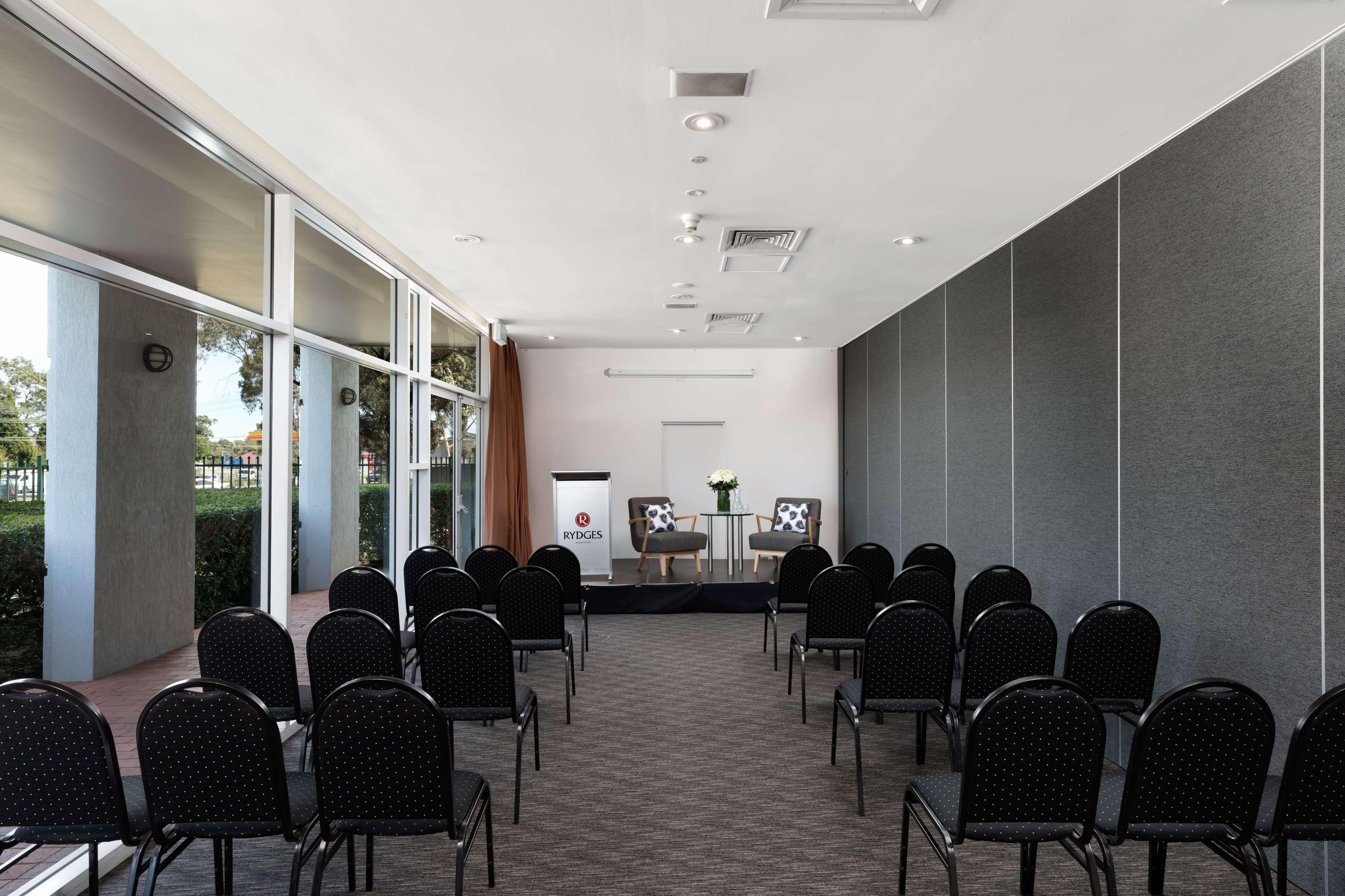 Rydges Bankstown Hotel Bagian luar foto